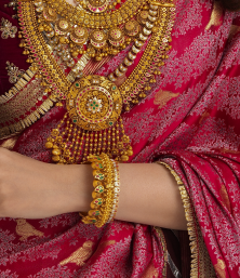 Nishka ring hover