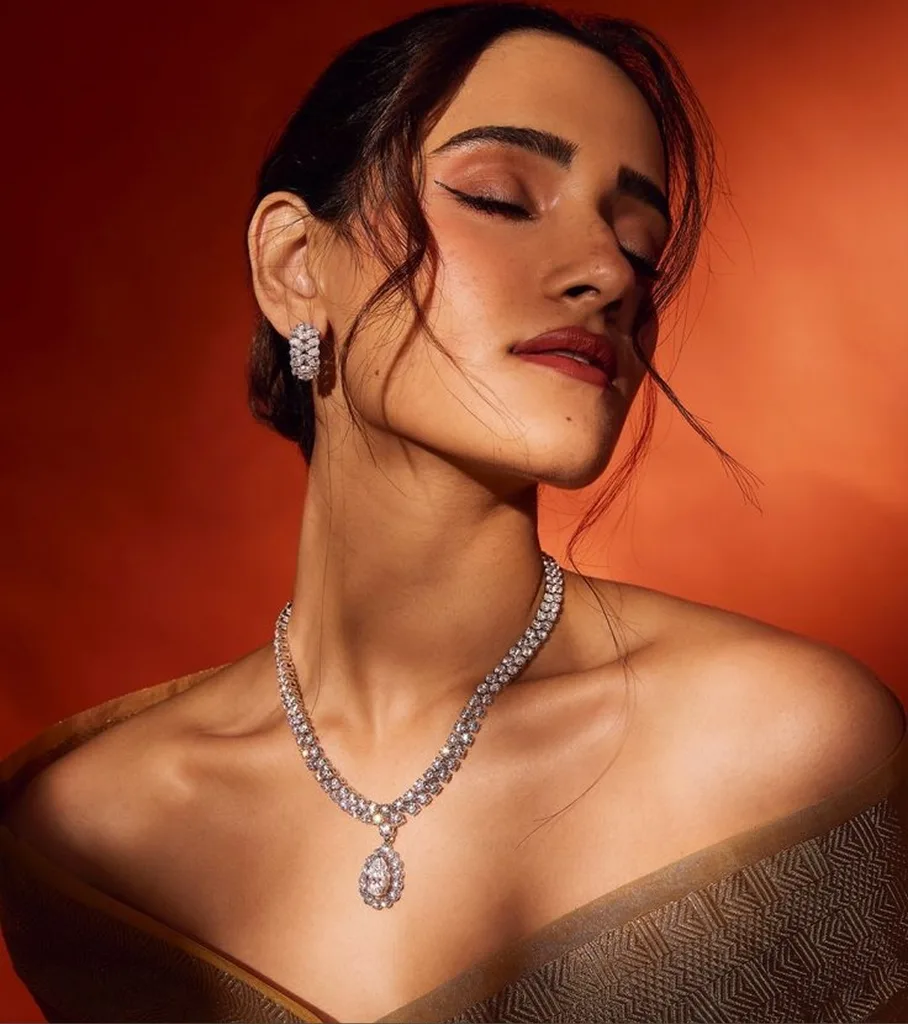 Nishka Model wearing diamond necklace